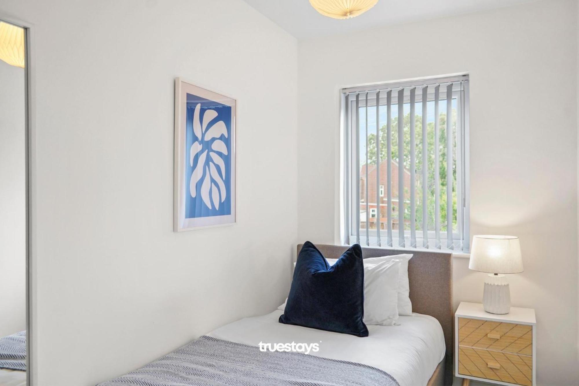 Greaves House By Truestays - 3 Bedroom House In Failsworth, Manchester — Photos 2